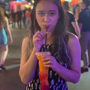 Meet your Posher, Alie